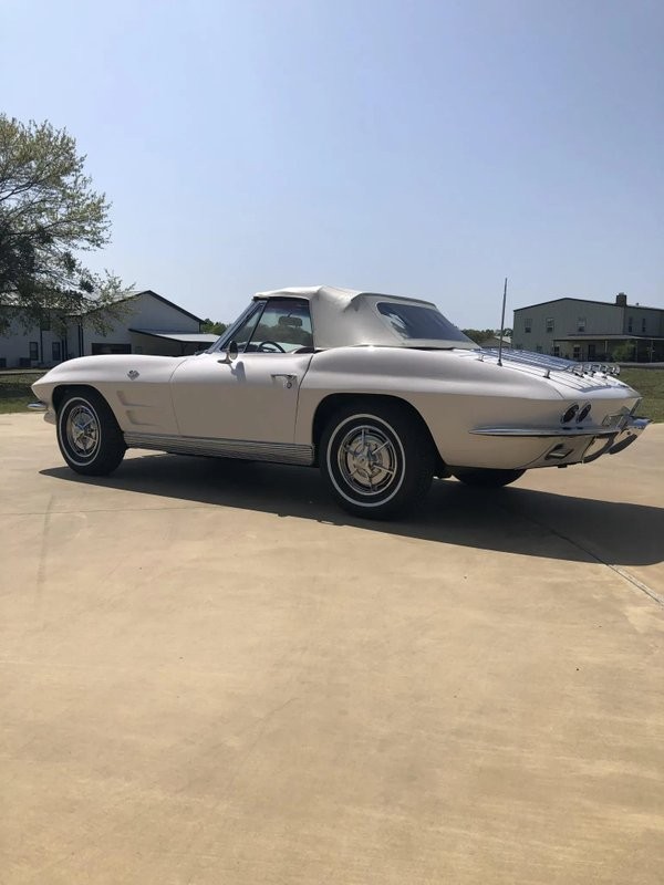 Chevrolet-Corvette-1963-14