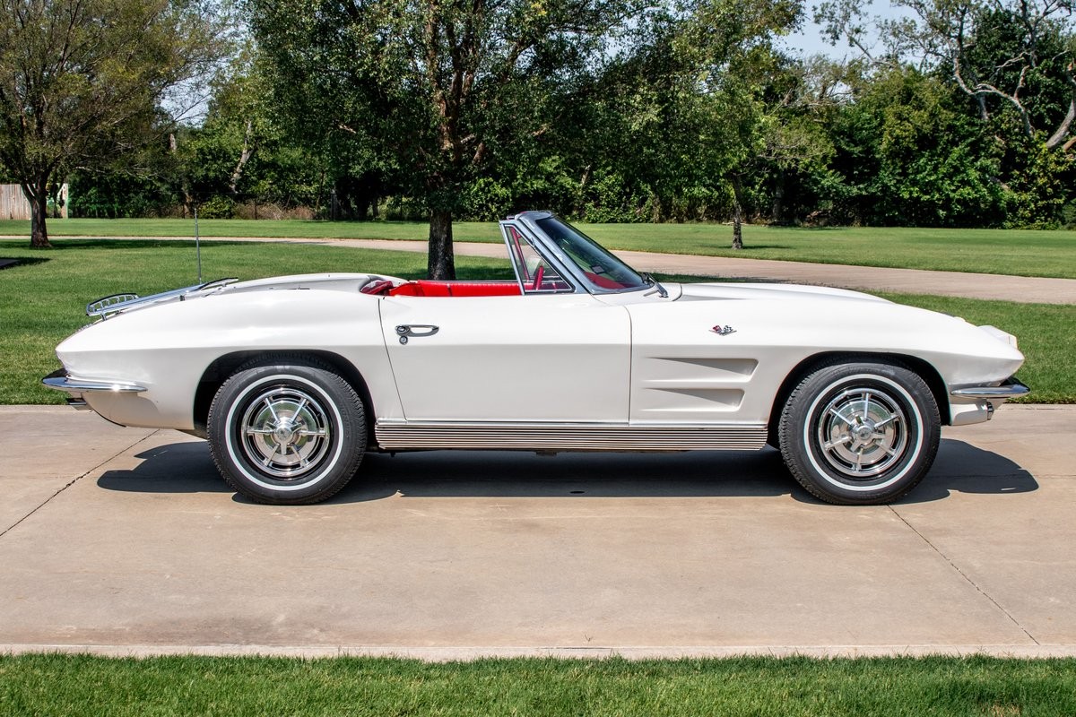 Chevrolet-Corvette-1963-3