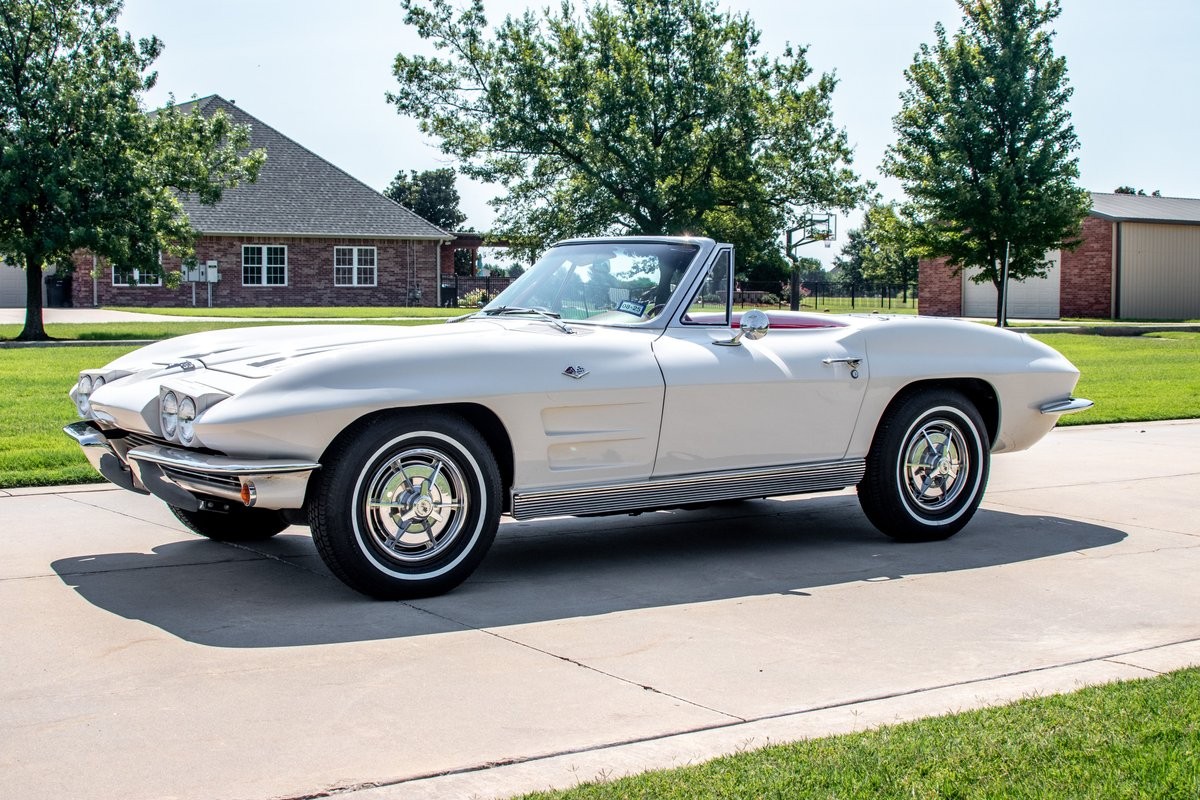 Chevrolet-Corvette-1963