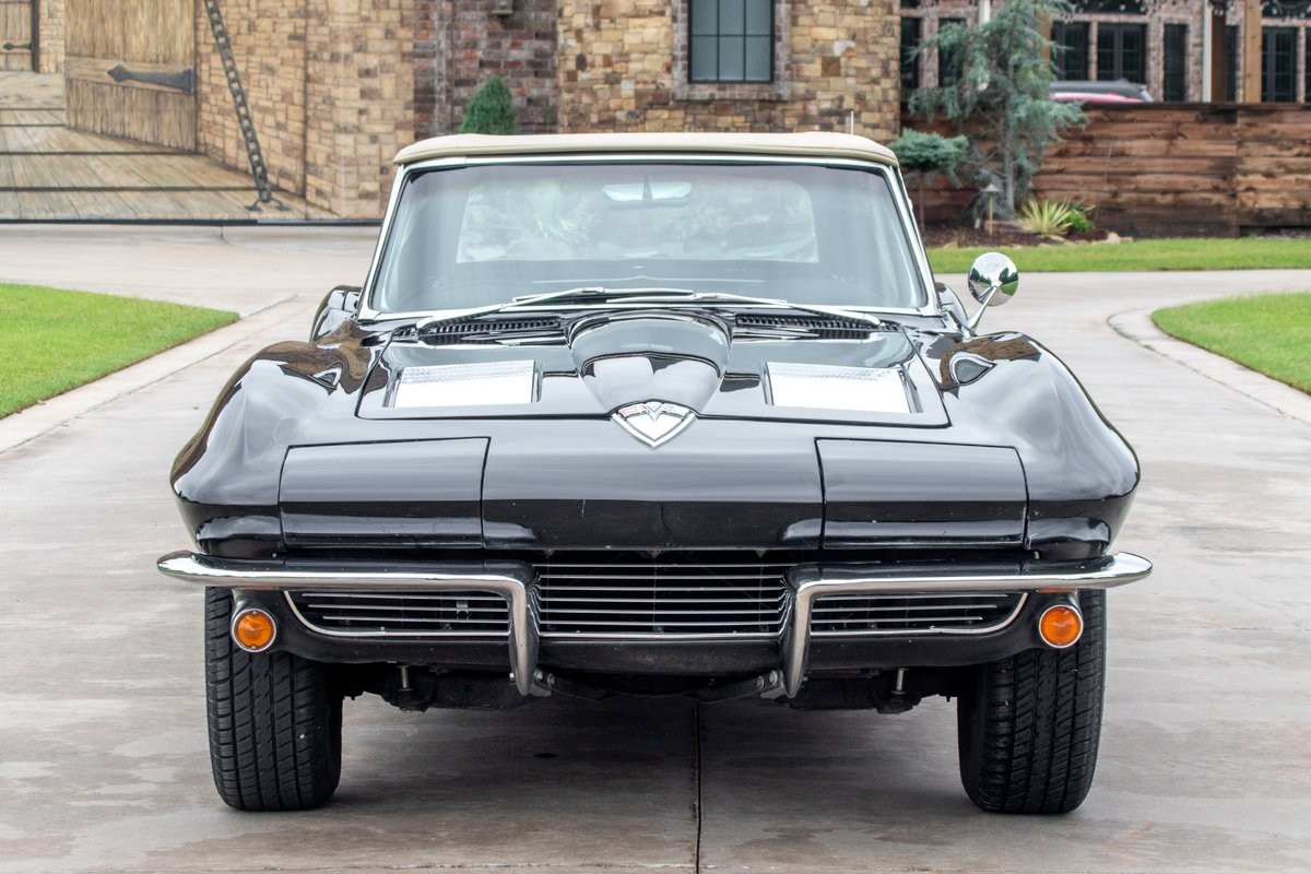 Chevrolet-Corvette-1963-Convertible-1