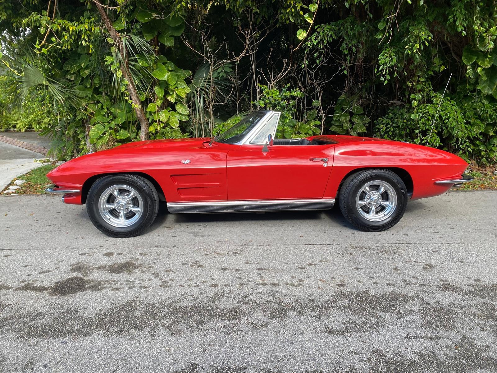 Chevrolet-Corvette-1963-Convertible-1