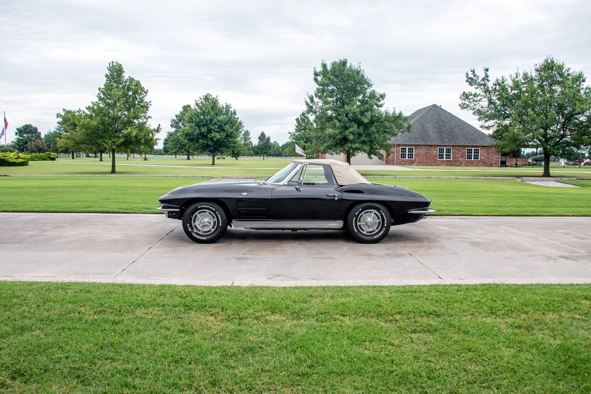 Chevrolet-Corvette-1963-Convertible-10
