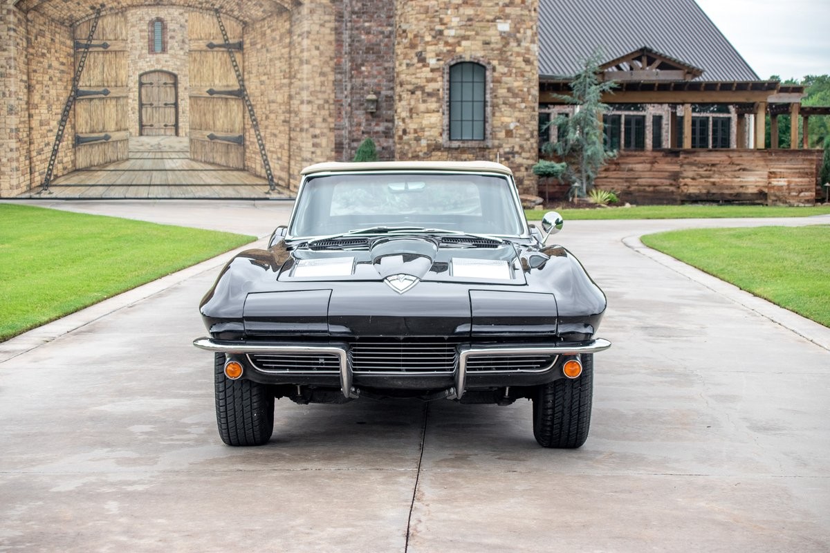 Chevrolet-Corvette-1963-Convertible-2