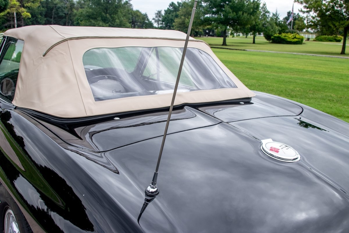 Chevrolet-Corvette-1963-Convertible-25