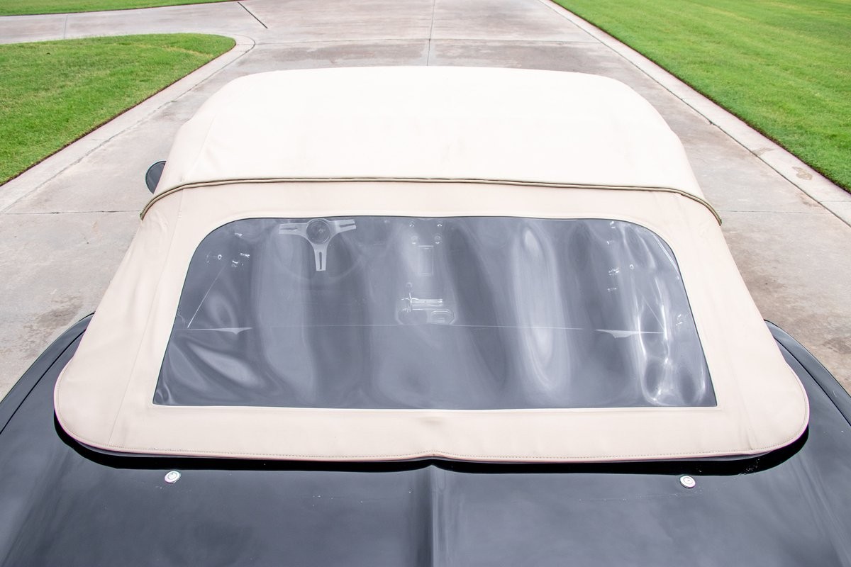 Chevrolet-Corvette-1963-Convertible-29