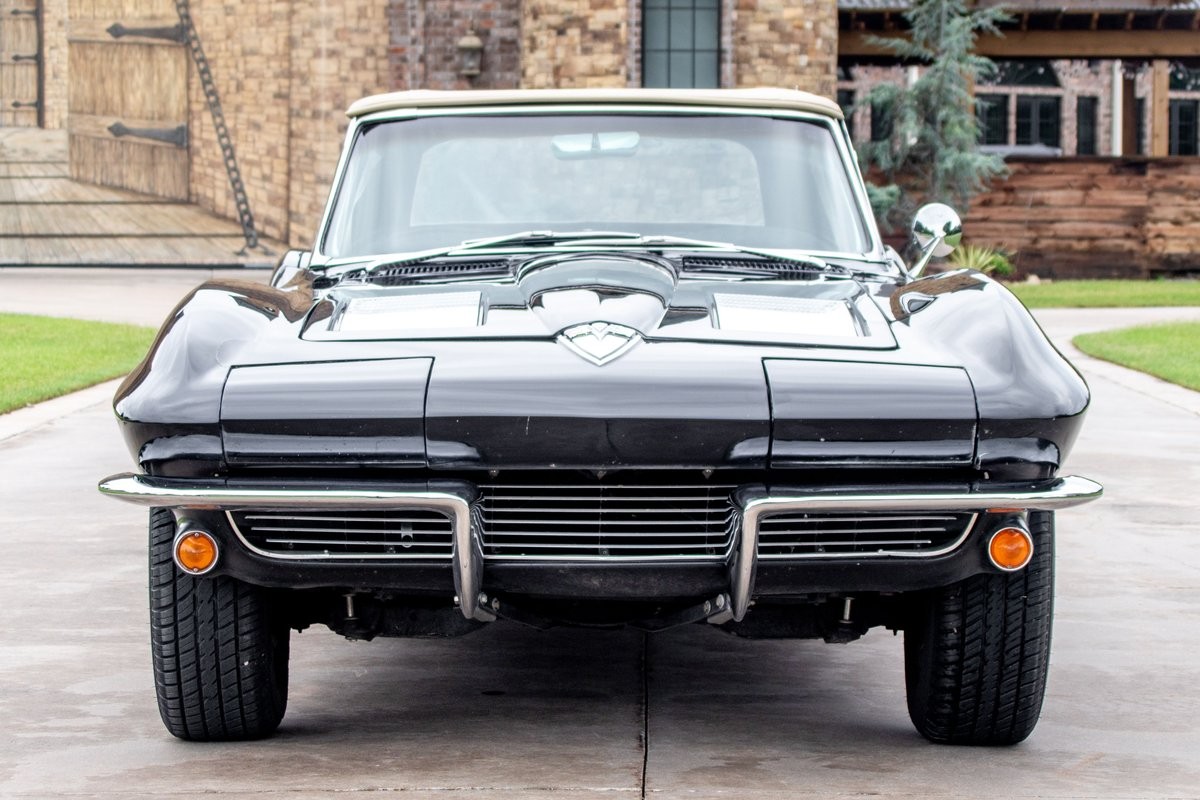 Chevrolet-Corvette-1963-Convertible-3