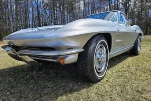 Chevrolet-Corvette-1963-Coupe-1
