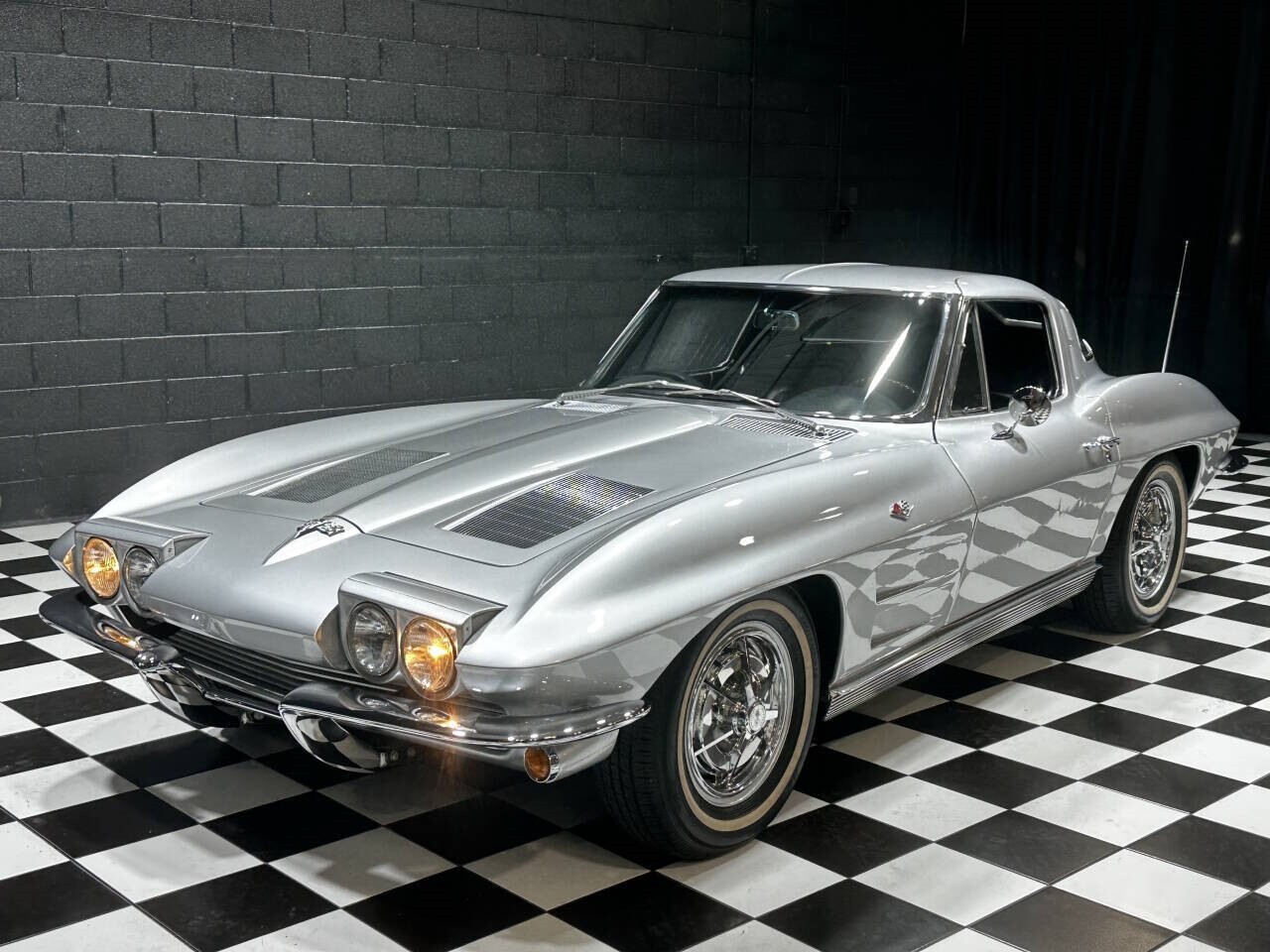 Chevrolet-Corvette-1963-Coupe-1