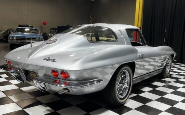 Chevrolet-Corvette-1963-Coupe-10