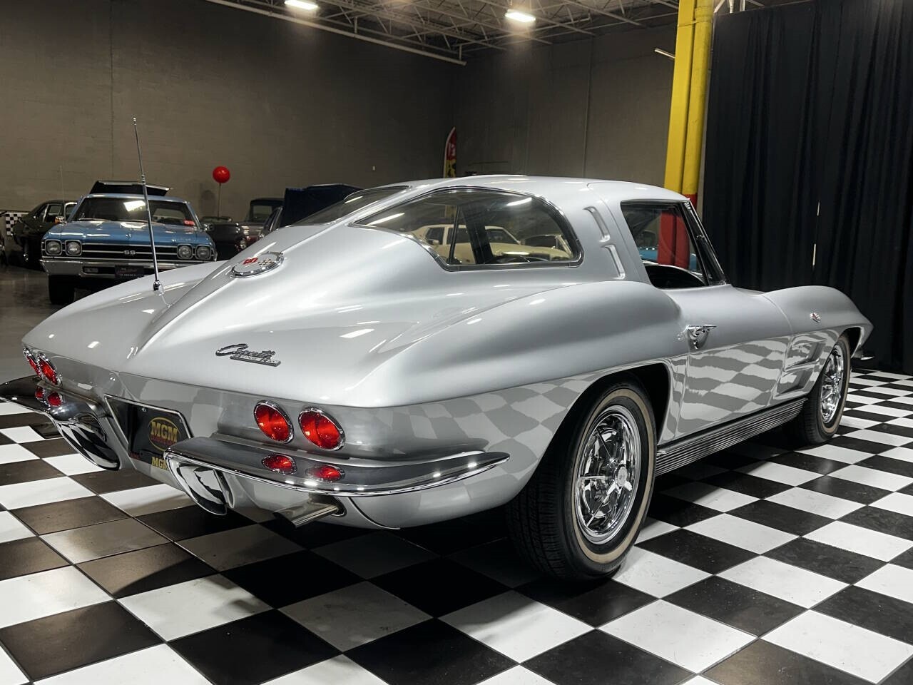 Chevrolet-Corvette-1963-Coupe-10