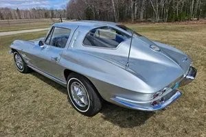 Chevrolet-Corvette-1963-Coupe-11