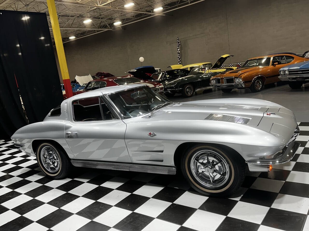 Chevrolet-Corvette-1963-Coupe-11