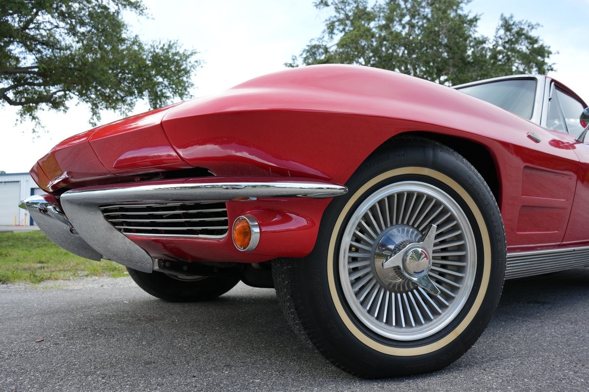 Chevrolet-Corvette-1963-Coupe-13