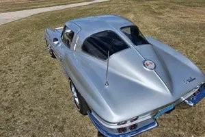 Chevrolet-Corvette-1963-Coupe-13