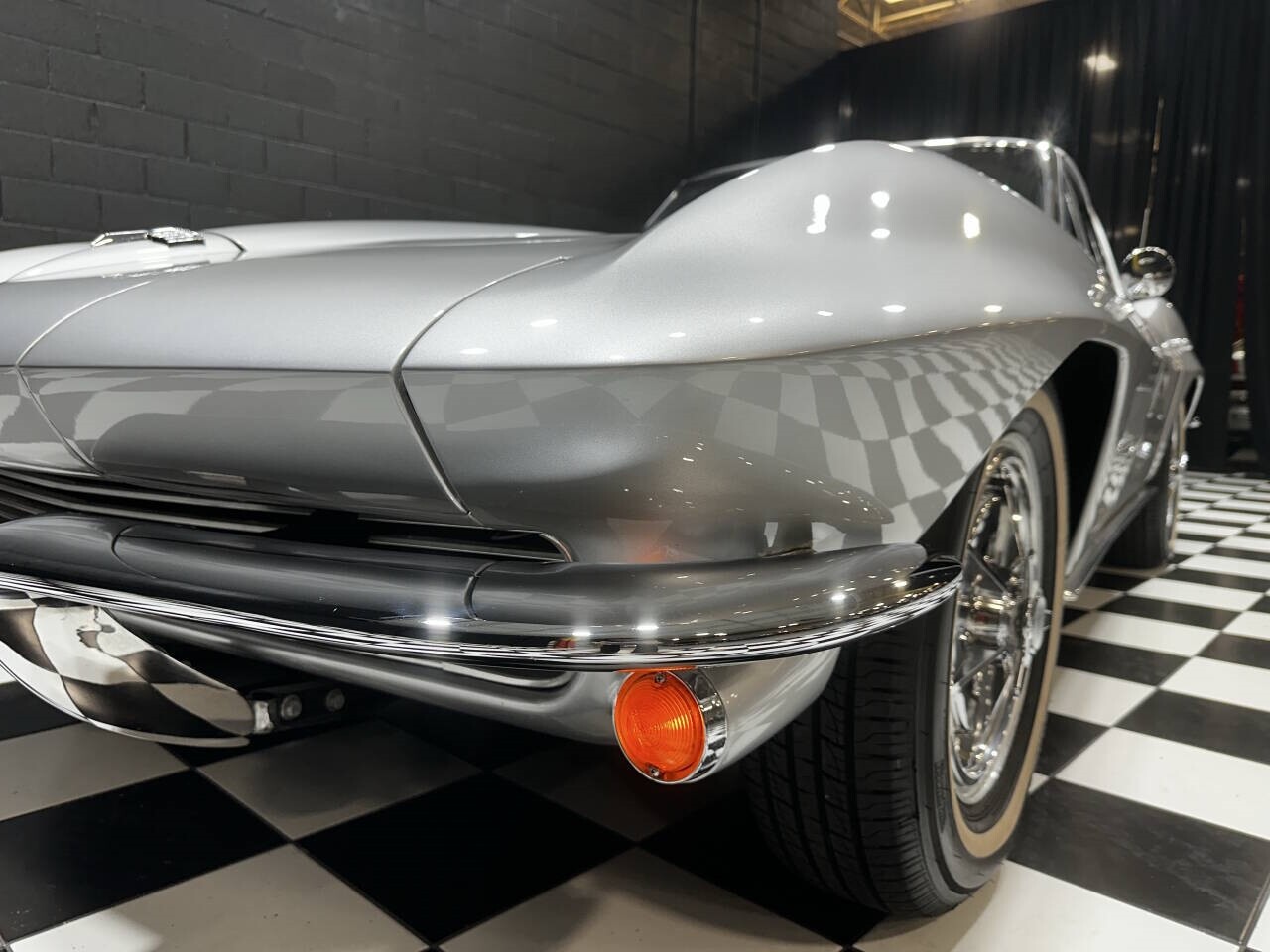 Chevrolet-Corvette-1963-Coupe-13