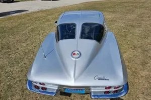 Chevrolet-Corvette-1963-Coupe-15