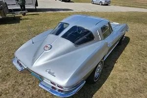 Chevrolet-Corvette-1963-Coupe-16