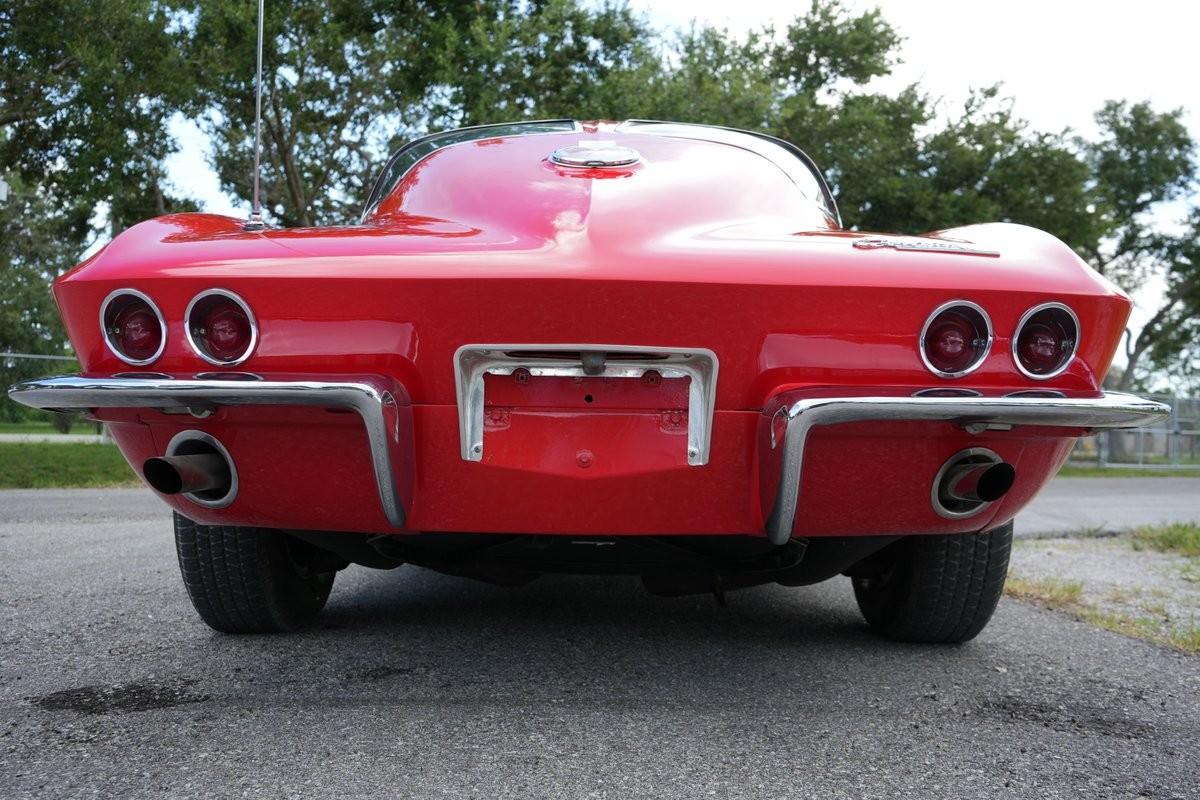 Chevrolet-Corvette-1963-Coupe-17