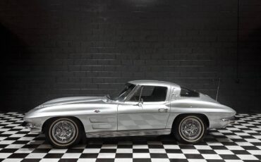 Chevrolet-Corvette-1963-Coupe-17