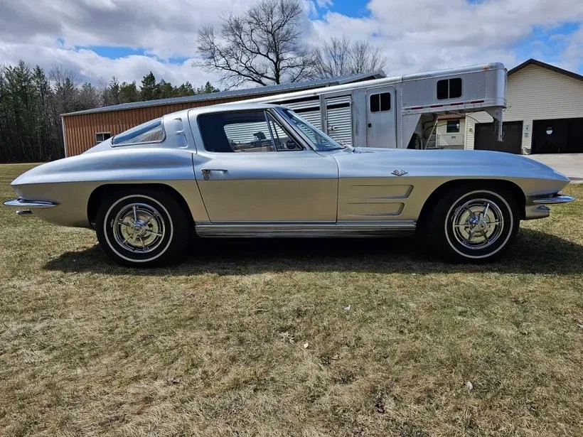 Chevrolet-Corvette-1963-Coupe-19
