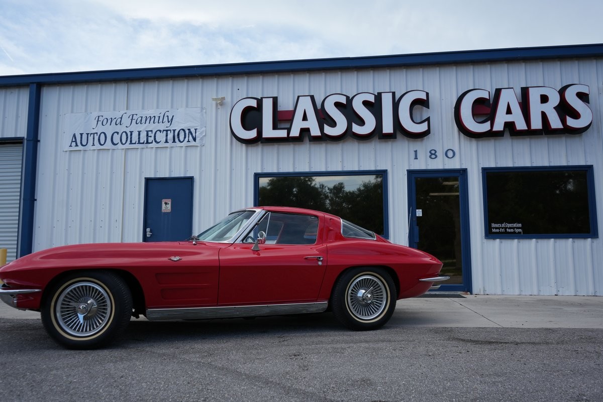 Chevrolet-Corvette-1963-Coupe-2