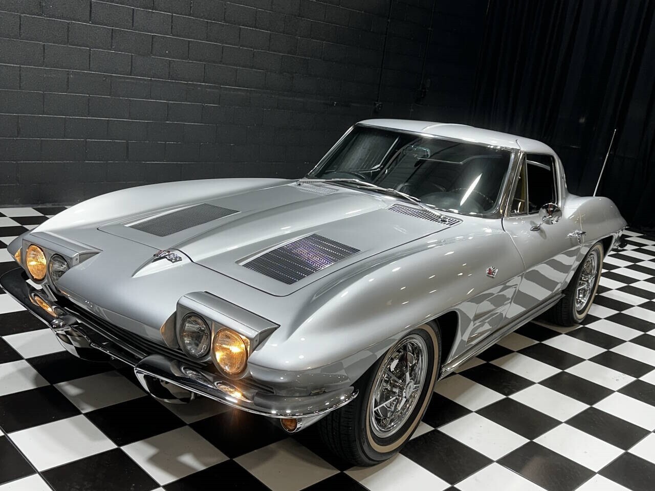 Chevrolet-Corvette-1963-Coupe-21