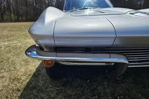 Chevrolet-Corvette-1963-Coupe-26