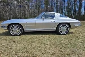 Chevrolet-Corvette-1963-Coupe-3