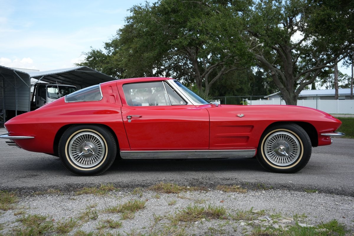 Chevrolet-Corvette-1963-Coupe-33