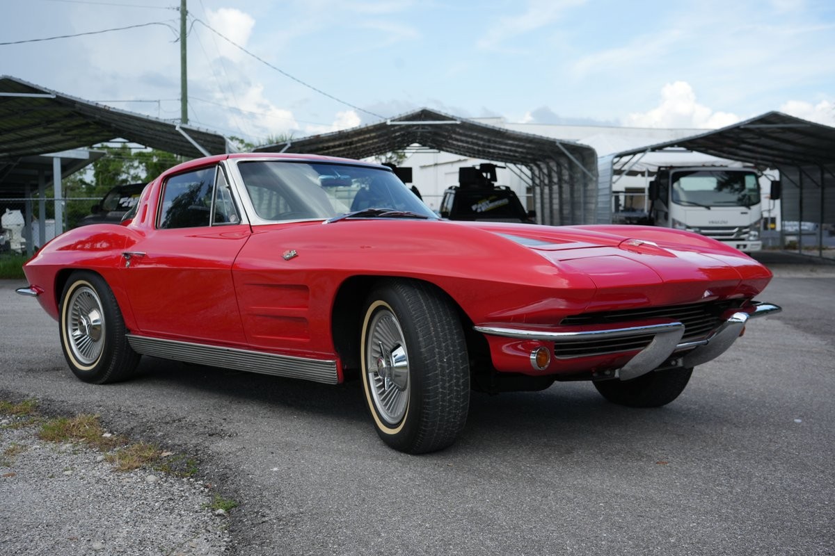 Chevrolet-Corvette-1963-Coupe-35
