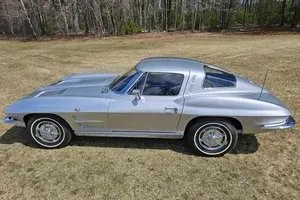 Chevrolet-Corvette-1963-Coupe-4