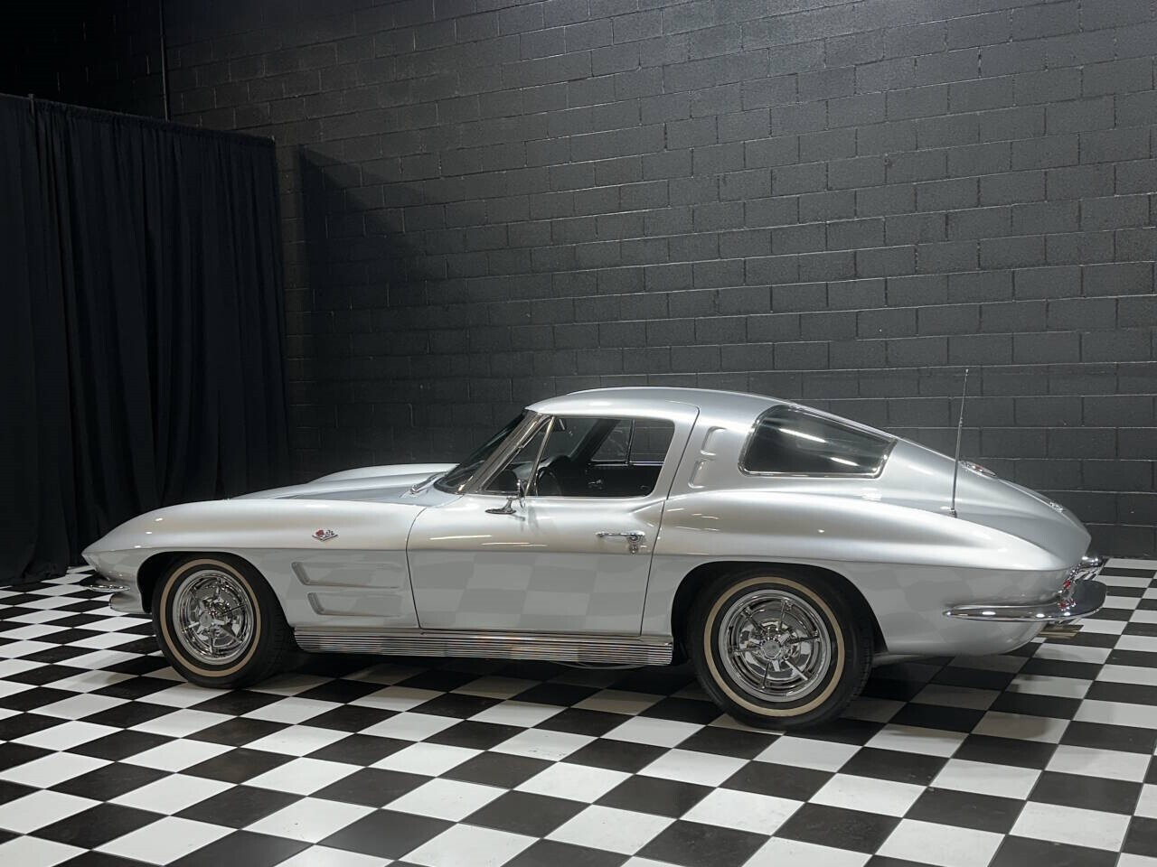 Chevrolet-Corvette-1963-Coupe-5