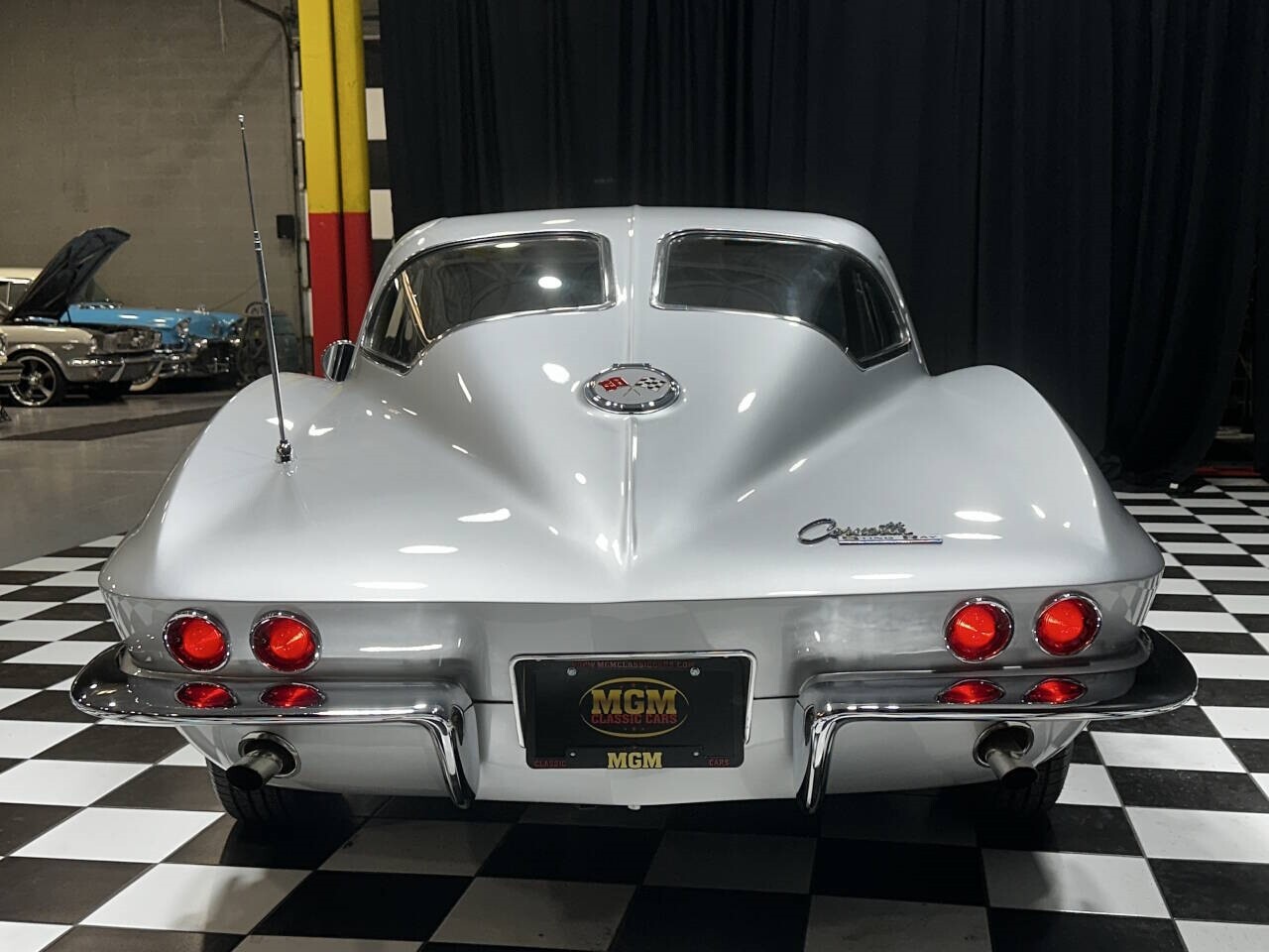 Chevrolet-Corvette-1963-Coupe-8