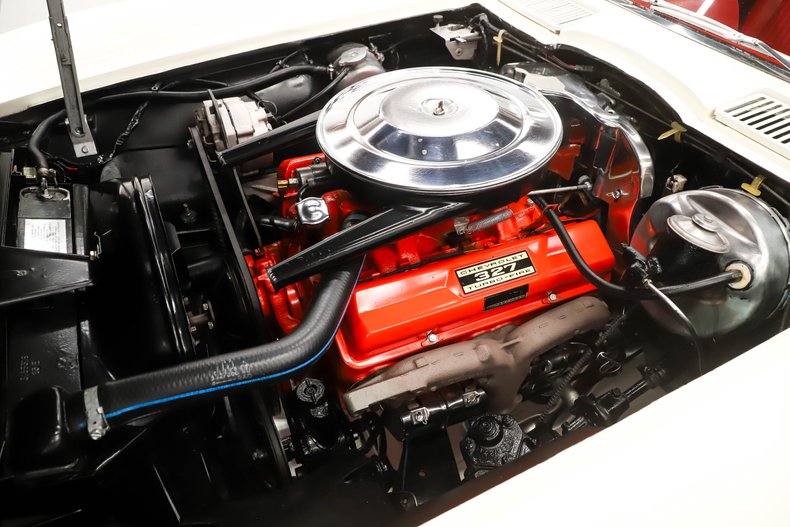 Chevrolet-Corvette-1963-Ermine-White-Red-10