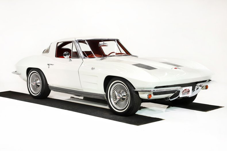 Chevrolet-Corvette-1963-Ermine-White-Red-11