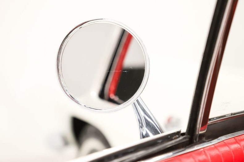 Chevrolet-Corvette-1963-Ermine-White-Red-14
