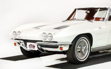 Chevrolet-Corvette-1963-Ermine-White-Red-15