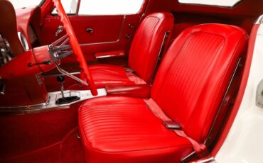 Chevrolet-Corvette-1963-Ermine-White-Red-16
