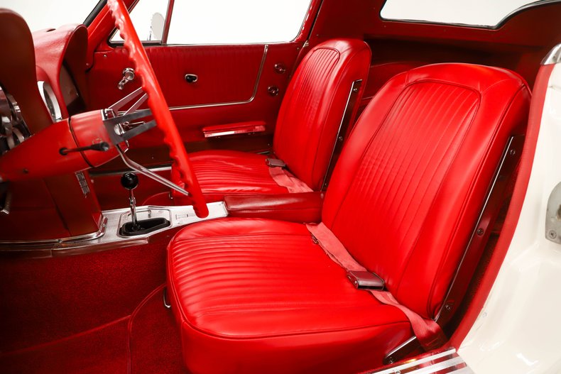 Chevrolet-Corvette-1963-Ermine-White-Red-16