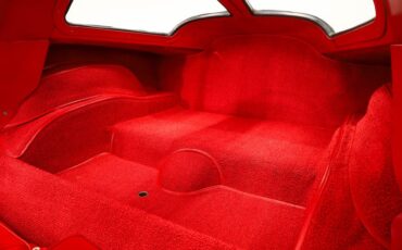 Chevrolet-Corvette-1963-Ermine-White-Red-17