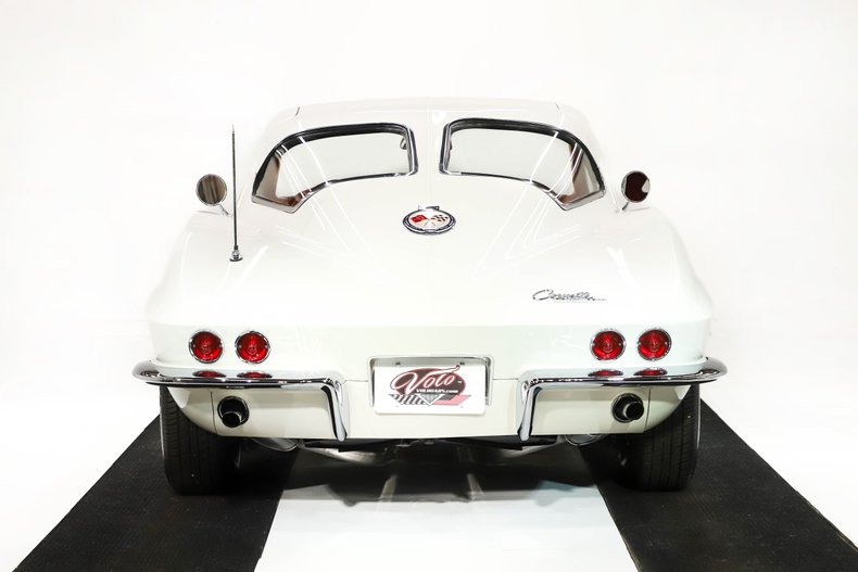 Chevrolet-Corvette-1963-Ermine-White-Red-2