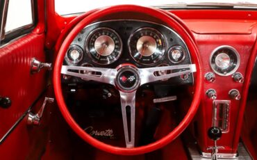 Chevrolet-Corvette-1963-Ermine-White-Red-20