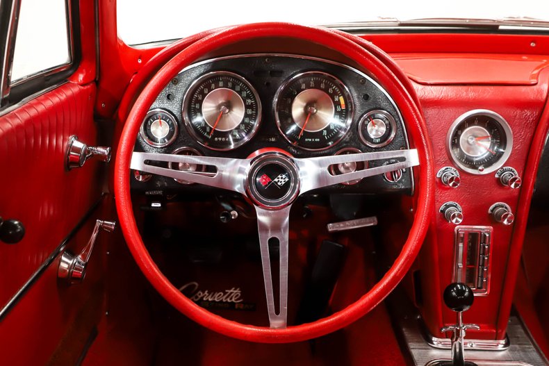 Chevrolet-Corvette-1963-Ermine-White-Red-20