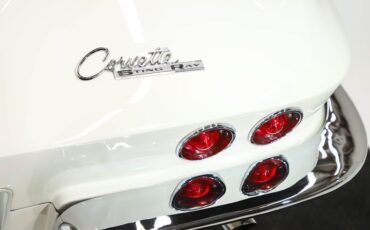 Chevrolet-Corvette-1963-Ermine-White-Red-22