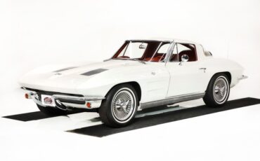 Chevrolet-Corvette-1963-Ermine-White-Red-25