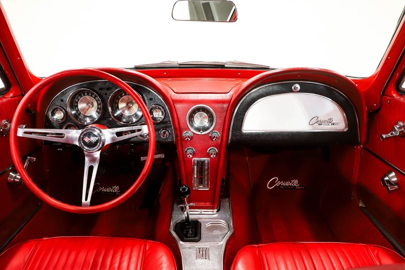 Chevrolet-Corvette-1963-Ermine-White-Red-26