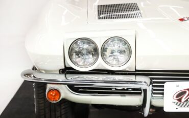 Chevrolet-Corvette-1963-Ermine-White-Red-29