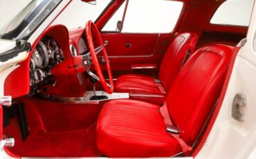 Chevrolet-Corvette-1963-Ermine-White-Red-30