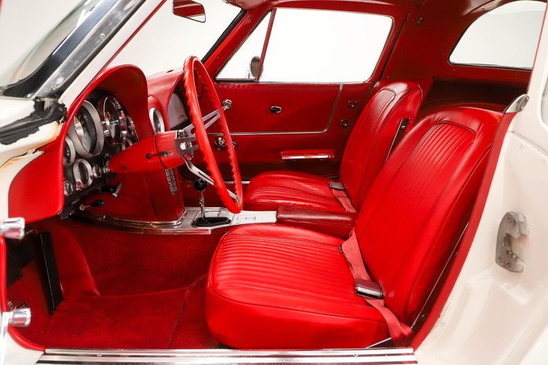 Chevrolet-Corvette-1963-Ermine-White-Red-30