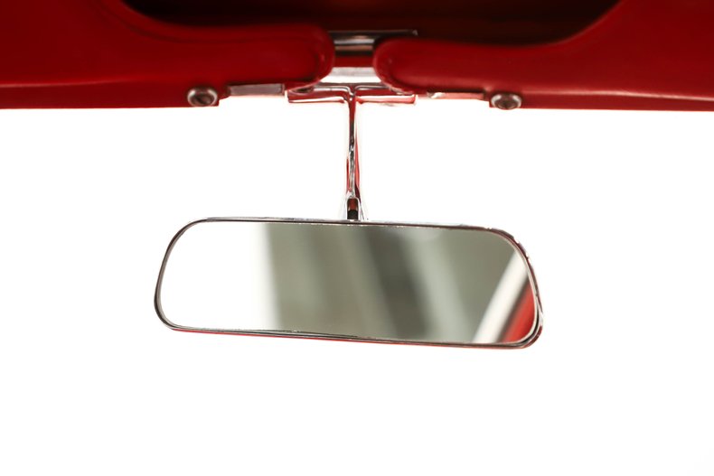 Chevrolet-Corvette-1963-Ermine-White-Red-32